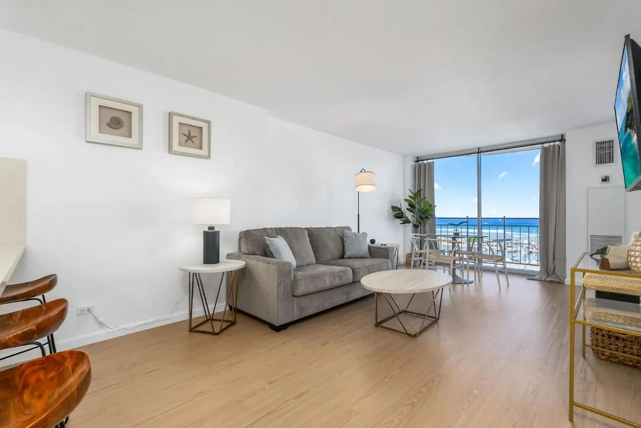 Apartament *Remodeled Oceanfront In Waikiki - Ilikai Marina Honolulu 0*,
