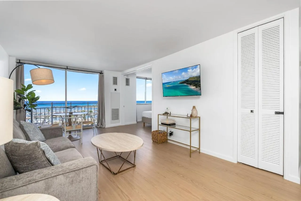 Apartament *Remodeled Oceanfront In Waikiki - Ilikai Marina Honolulu 0*,  Stany Zjednoczone Ameryki